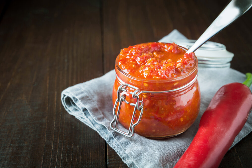 Как приготовить острую аджику из томатной пасты