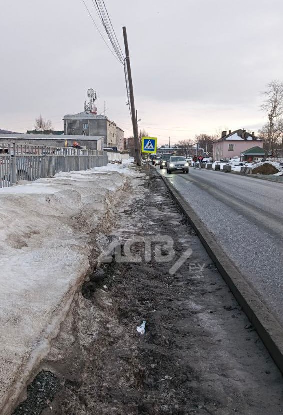 Ходим с риском: на тротуар на ремонтируемом проспекте Мира жалуются южносахалинцы Ходим с риском: на тротуар на ремонтируемом проспекте Мира жалуются южносахалинцы