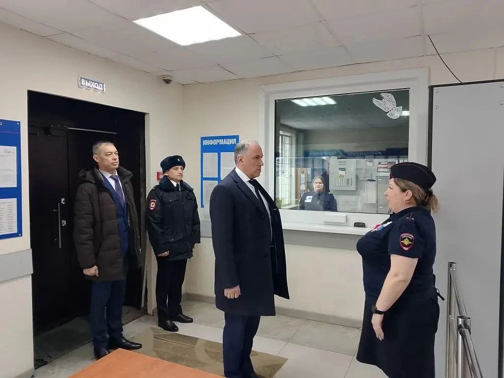 Руководство областного УМВД проверило работу полиции в Долинском районе