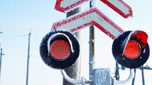 Поезд столкнулся с легковушкой на Сахалине