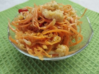 Незабываемый салат из цветной капусты и моркови для легкого ужина