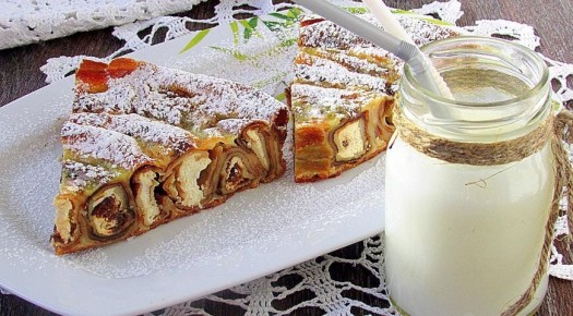 Как порадовать детей: вкусный блинный пирог с творогом и сухофруктами