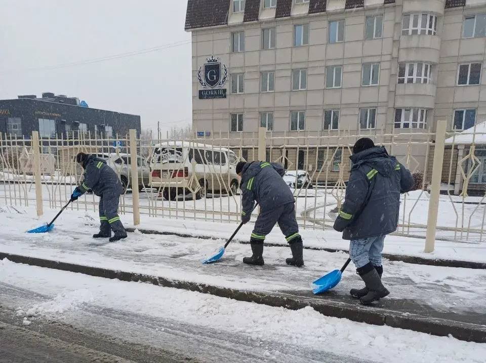 Сергей Надсадин: В городе весь день снегопад Сергей Надсадин: В городе весь день снегопад