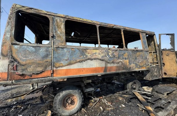 Бытовка на колёсах выгорела в Таранае Бытовка на колёсах выгорела в Таранае