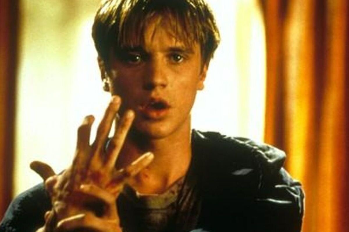 Как легко удалить суперклей с рук: советы и хитрости