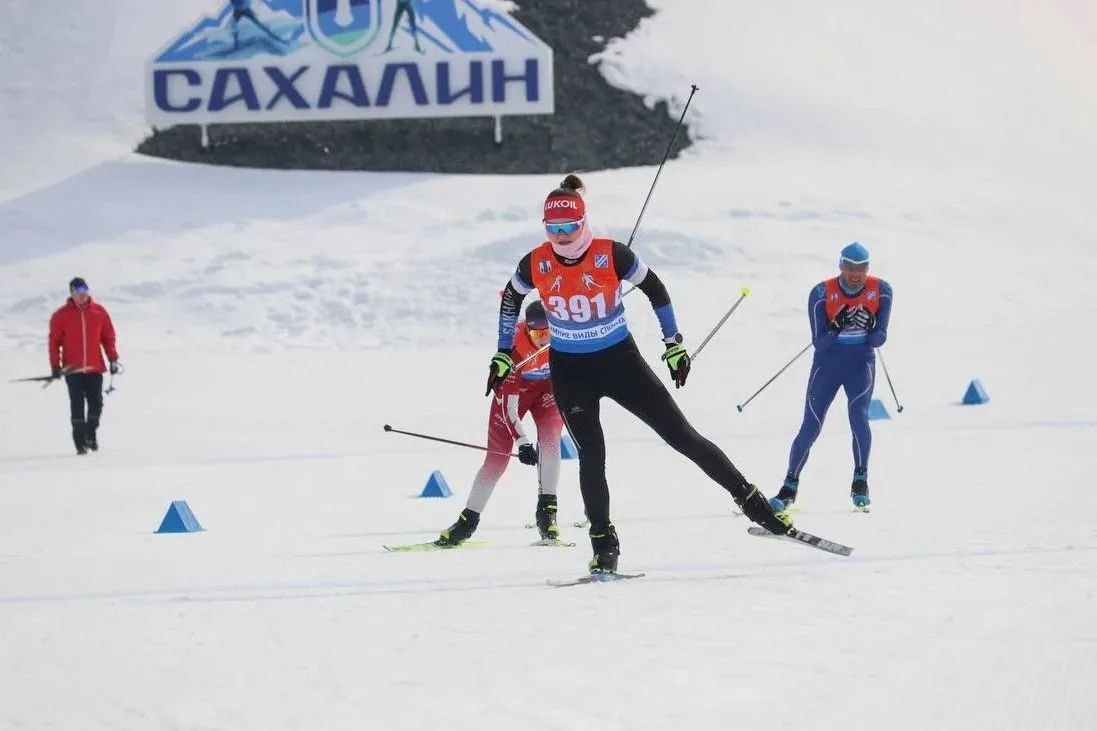 Более 250 сахалинских лыжников почтили память Василия Комышева Более 250 сахалинских лыжников почтили память Василия Комышева