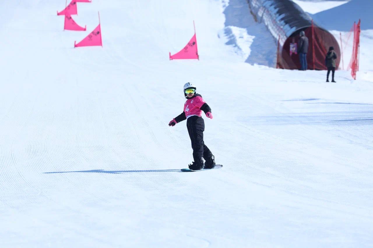 Сахалинские сноубордисты определили сильнейших в параллельном слаломе Сахалинские сноубордисты определили сильнейших в параллельном слаломе