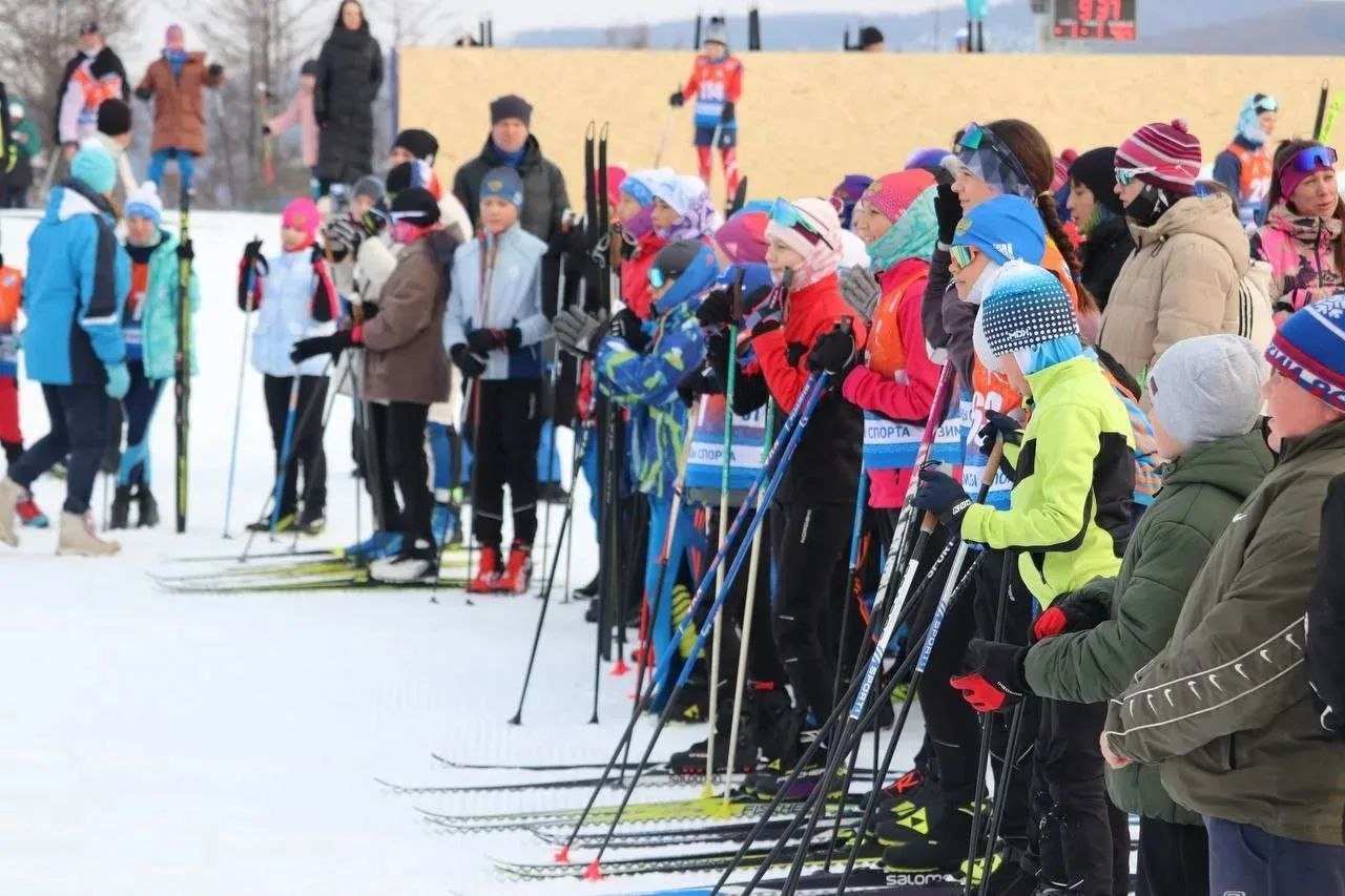 Более 250 сахалинских лыжников почтили память Василия Комышева Более 250 сахалинских лыжников почтили память Василия Комышева
