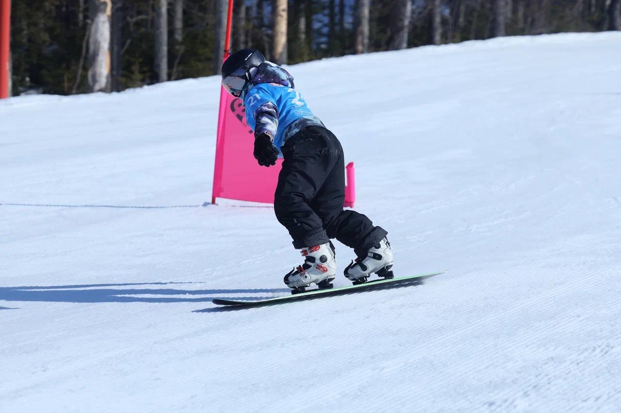 Сахалинские сноубордисты определили сильнейших в параллельном слаломе Сахалинские сноубордисты определили сильнейших в параллельном слаломе