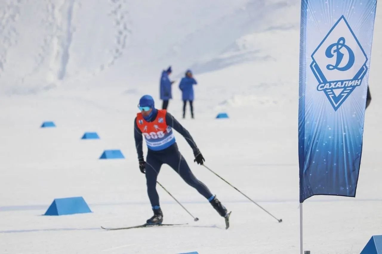 Более 250 сахалинских лыжников почтили память Василия Комышева Более 250 сахалинских лыжников почтили память Василия Комышева