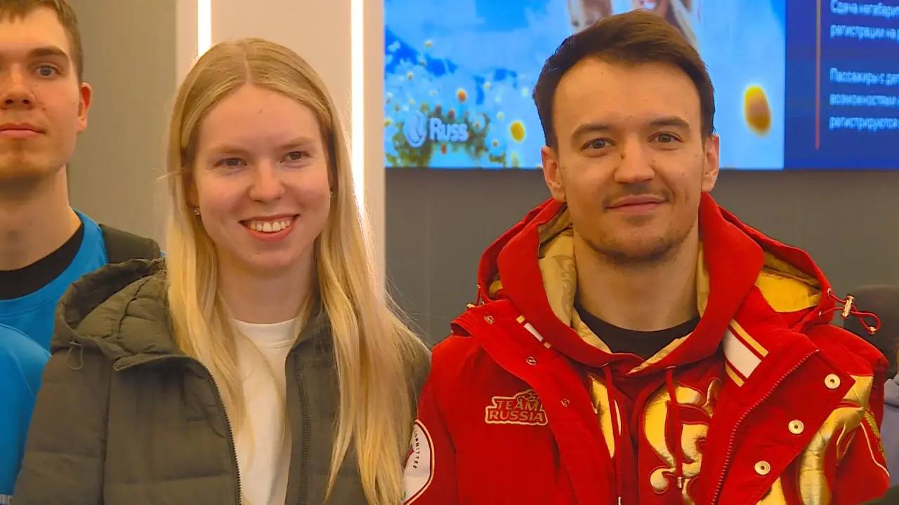 В Южно-Сахалинске встретили паралимпийцев-горнолыжников Варвару Ворончихину и Алексея Бугаева