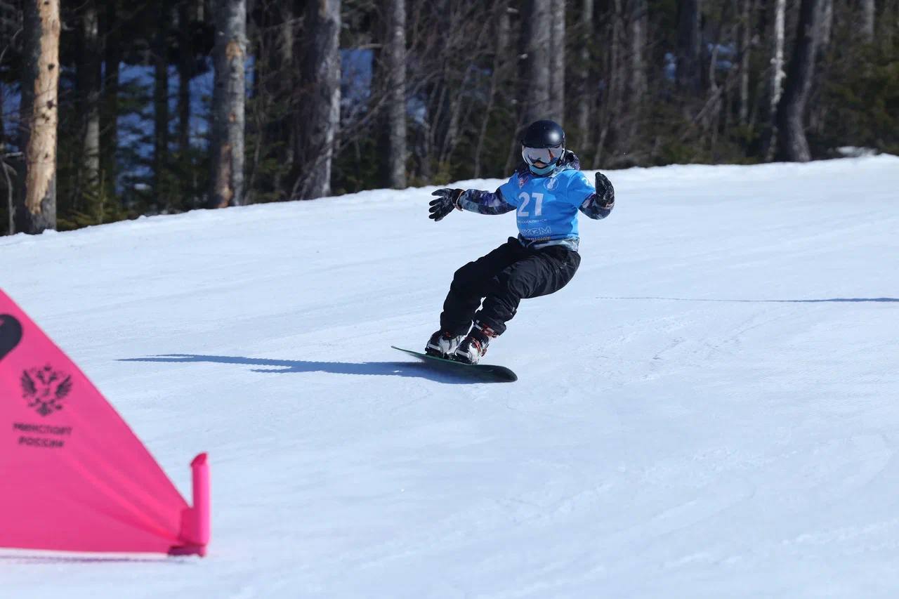 Сахалинские сноубордисты определили сильнейших в параллельном слаломе Сахалинские сноубордисты определили сильнейших в параллельном слаломе