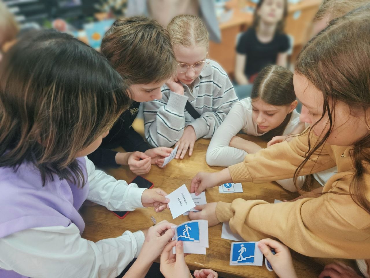В Сахалинской областной детской библиотеке состоялась викторина по правилам дорожного движения «Безопасные друзья: знаки на дороге» В Сахалинской областной детской библиотеке состоялась викторина по правилам дорожного движения «Безопасные друзья: знаки на дороге»