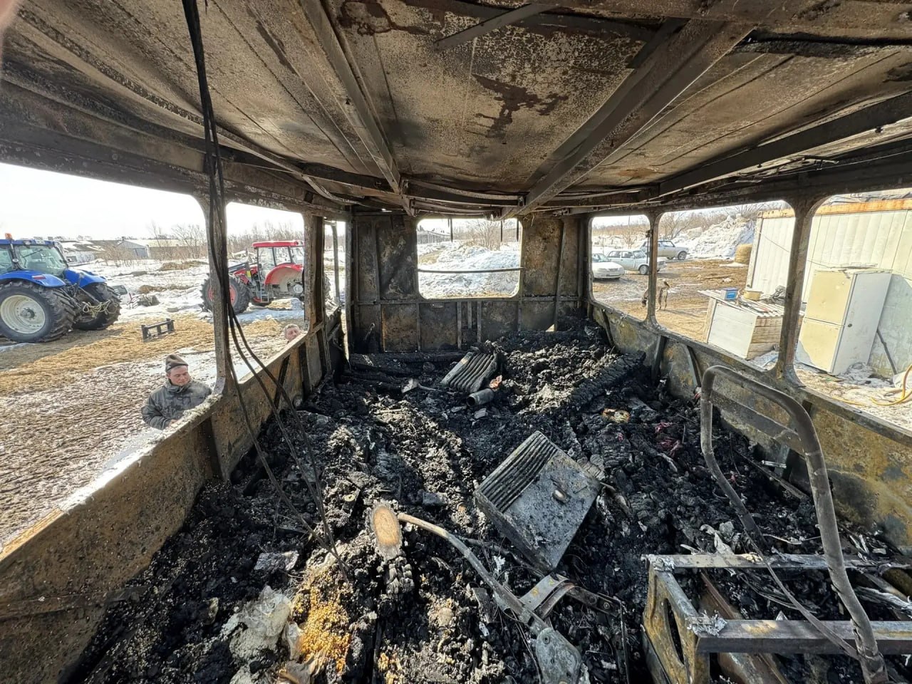 Бытовка на колёсах выгорела в Таранае Бытовка на колёсах выгорела в Таранае