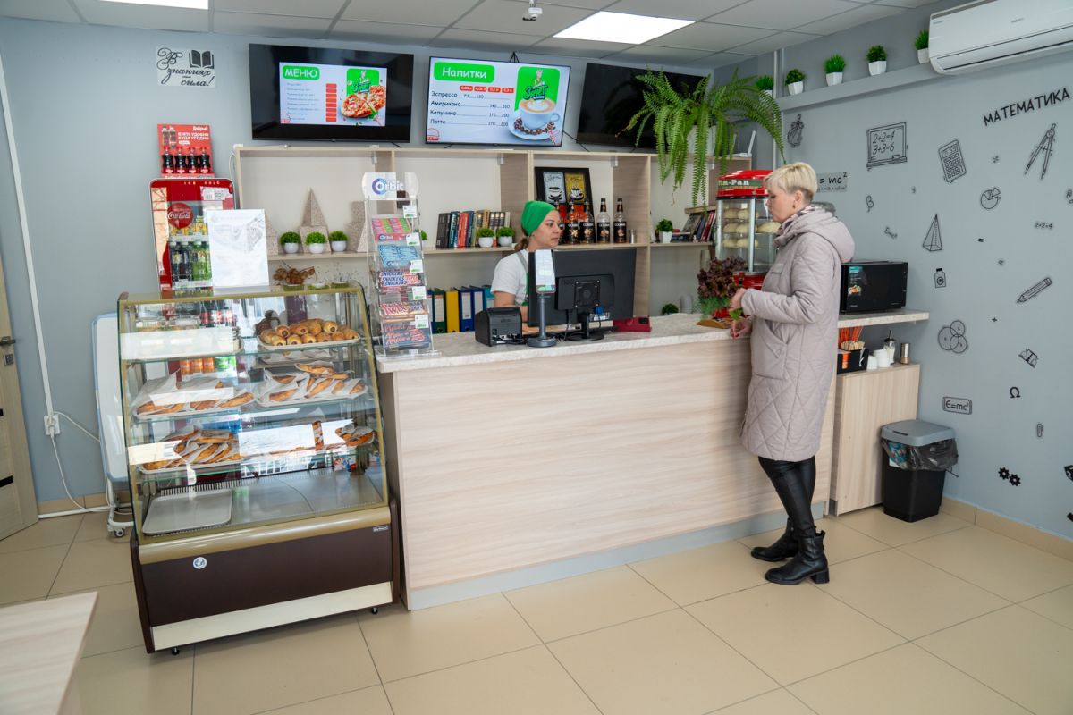 С заботой о здоровье. Студенты одного из учебных заведений в Южном круглый год выращивают зелень для себя и горожан С заботой о здоровье. Студенты одного из учебных заведений в Южном круглый год выращивают зелень для себя и горожан