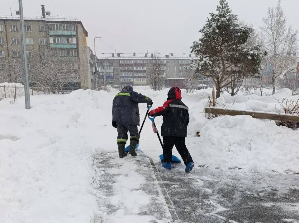 Сергей Надсадин: В городе весь день снегопад Сергей Надсадин: В городе весь день снегопад