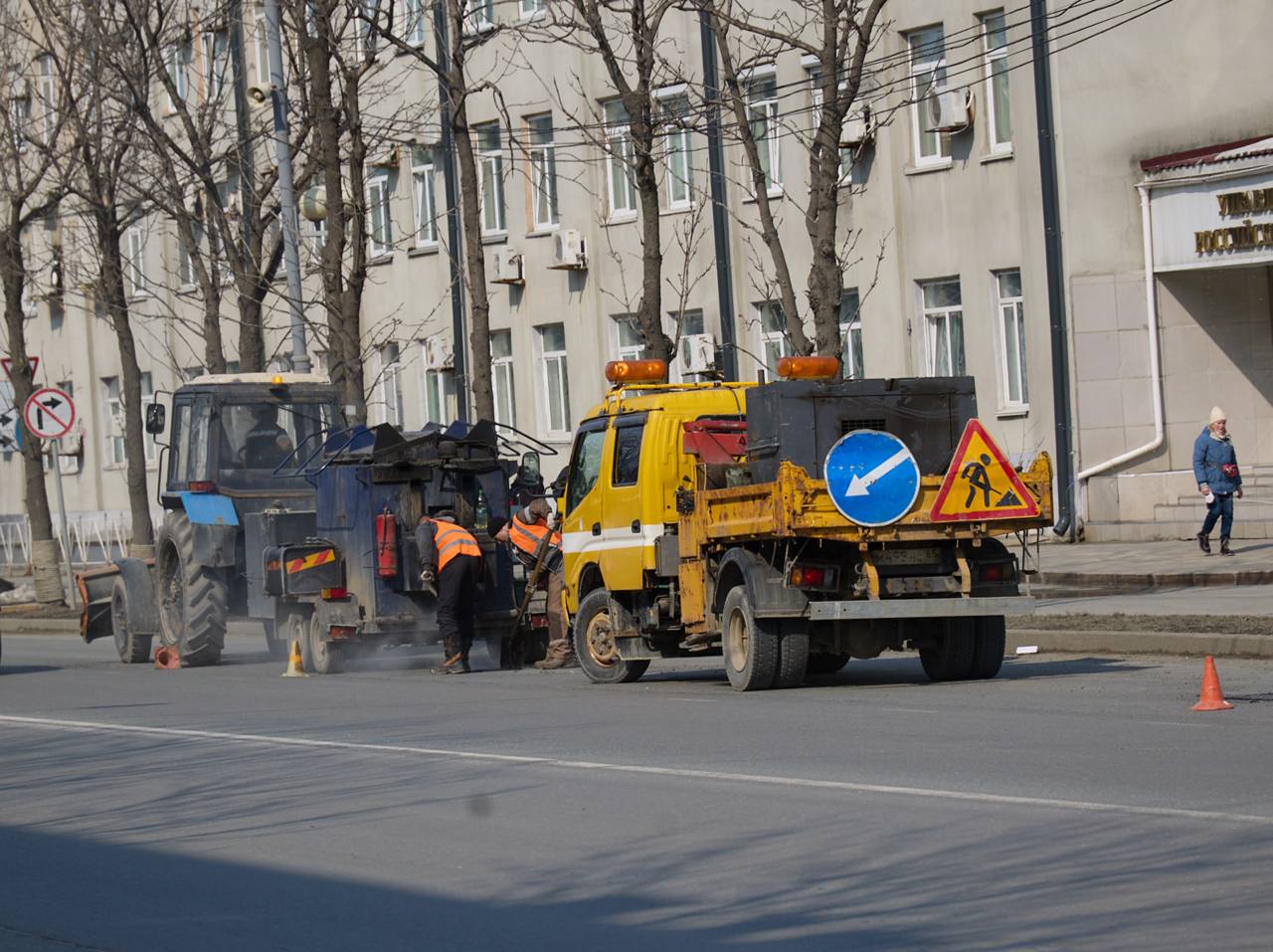 Сергей Надсадин: Дорожные службы продолжают активно заниматься ремонтом дорог с использованием литого асфальта Сергей Надсадин: Дорожные службы продолжают активно заниматься ремонтом дорог с использованием литого асфальта