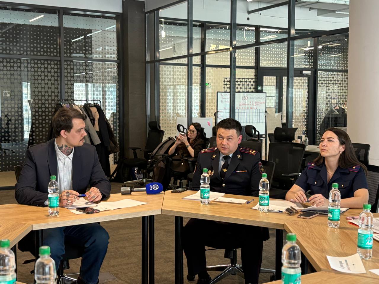 На Сахалине состоялся круглый стол «Цифровое детство без риска:как защитить сахалинских подростков от вовлечения в схему дропперства» На Сахалине состоялся круглый стол «Цифровое детство без риска:как защитить сахалинских подростков от вовлечения в схему дропперства»