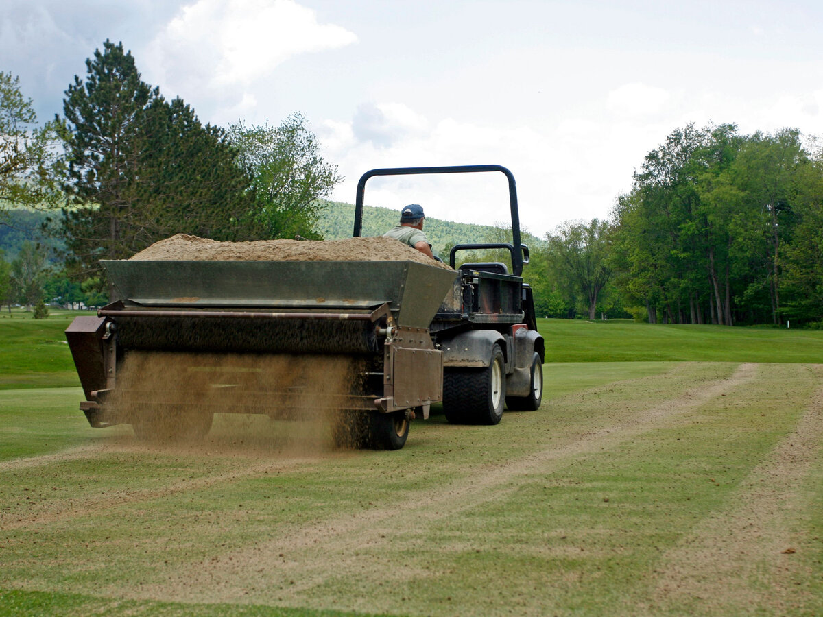 Топ-дрессинг газона: секреты и нюансы для каждого гринкипера