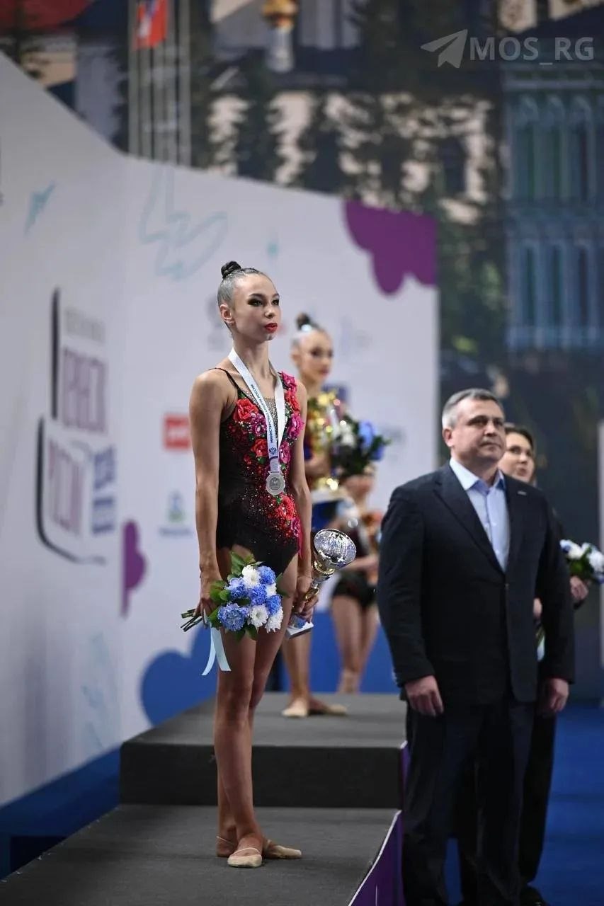 Кира Яблочникова – серебряный призёр первенства России по художественной гимнастике Кира Яблочникова – серебряный призёр первенства России по художественной гимнастике