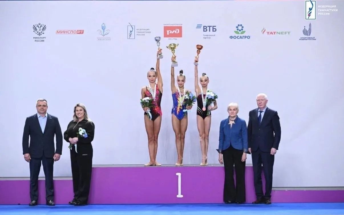 Кира Яблочникова – серебряный призёр первенства России по художественной гимнастике Кира Яблочникова – серебряный призёр первенства России по художественной гимнастике