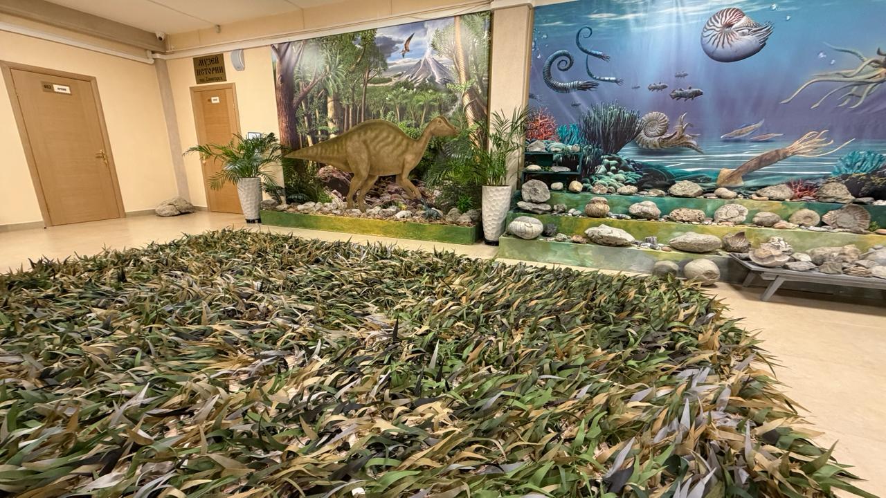 На четвёртую сотню пошёл счёт маскировочных сетей, сделанных золотыми руками «серебряных волонтёров» из Синегорска На четвёртую сотню пошёл счёт маскировочных сетей, сделанных золотыми руками «серебряных волонтёров» из Синегорска