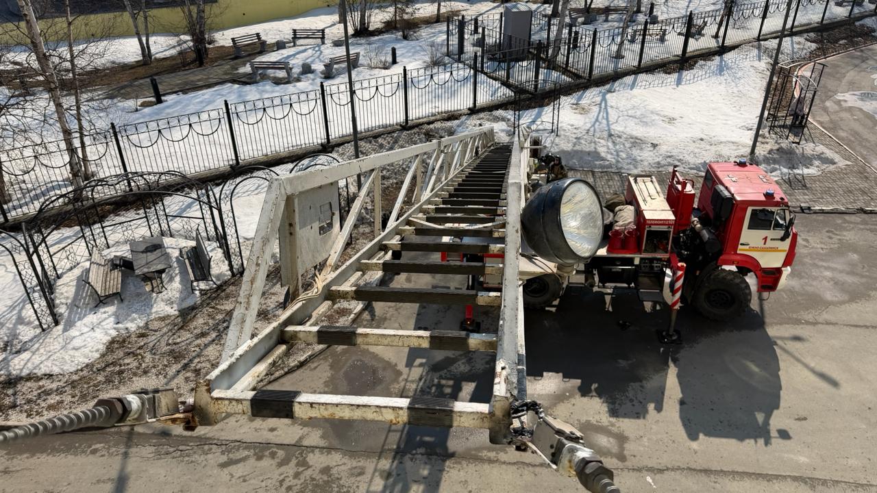 Приёмы спасения пожилых и больных людей сегодня отработали островные огнеборцы Приёмы спасения пожилых и больных людей сегодня отработали островные огнеборцы