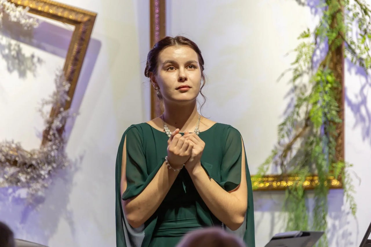 Тайный поэт и весенние мотивы: «Поющий музей» представит многогранный арт-вечер Тайный поэт и весенние мотивы: «Поющий музей» представит многогранный арт-вечер