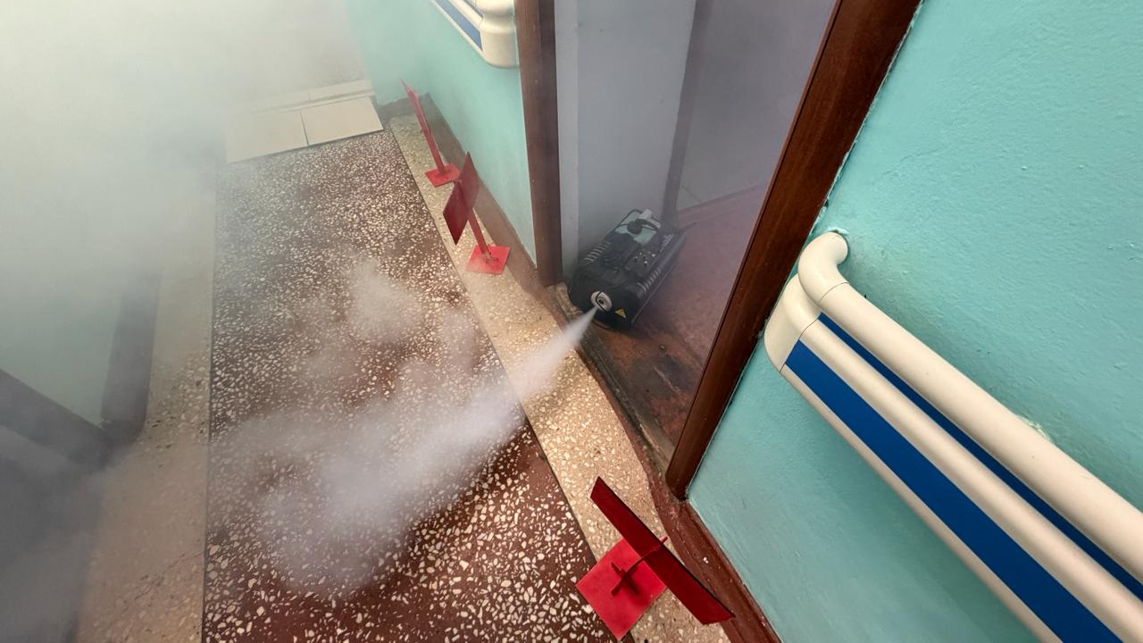 Приёмы спасения пожилых и больных людей сегодня отработали островные огнеборцы Приёмы спасения пожилых и больных людей сегодня отработали островные огнеборцы