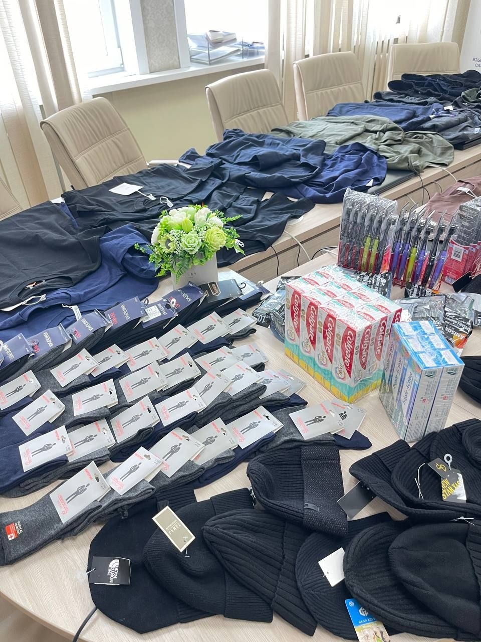 Южно-Курильская территориальная избирательная комиссия и все участковые избирательные комиссии Кунашира и Шикотана приняли участие в акции по сбору гуманитарной помощи «Избиркомы для героев», объявленной избирательной... Южно-Курильская территориальная избирательная комиссия и все участковые избирательные комиссии Кунашира и Шикотана приняли участие в акции по сбору гуманитарной помощи «Избиркомы для героев», объявленной избирательной...