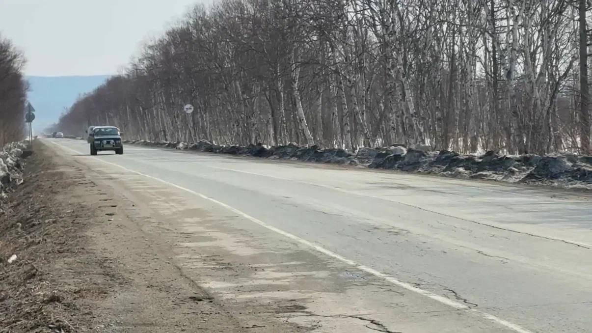 К устранению дефектов на автодороге Долинск – Быков приступят с 5 апреля К устранению дефектов на автодороге Долинск – Быков приступят с 5 апреля