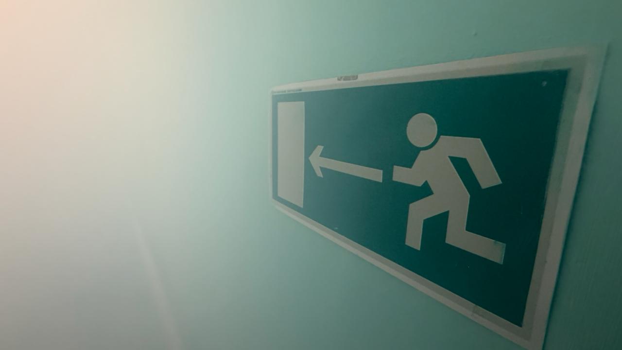 Приёмы спасения пожилых и больных людей сегодня отработали островные огнеборцы Приёмы спасения пожилых и больных людей сегодня отработали островные огнеборцы