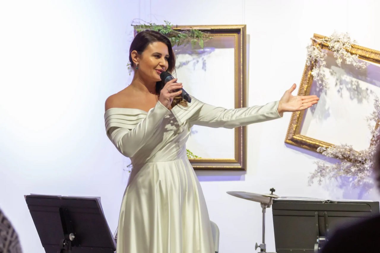 Тайный поэт и весенние мотивы: «Поющий музей» представит многогранный арт-вечер Тайный поэт и весенние мотивы: «Поющий музей» представит многогранный арт-вечер