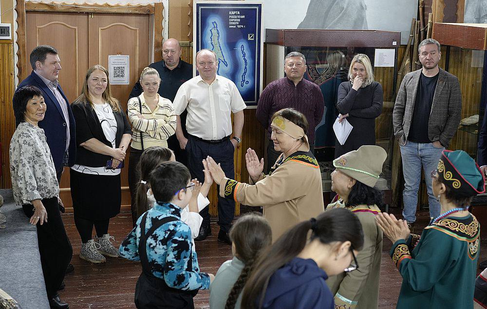 В ходе рабочей поездки в Ногликский округ парламентарии осмотрели стадион, хоккейный корт, посетили музей и Дагинские термальные источники В ходе рабочей поездки в Ногликский округ парламентарии осмотрели стадион, хоккейный корт, посетили музей и Дагинские термальные источники