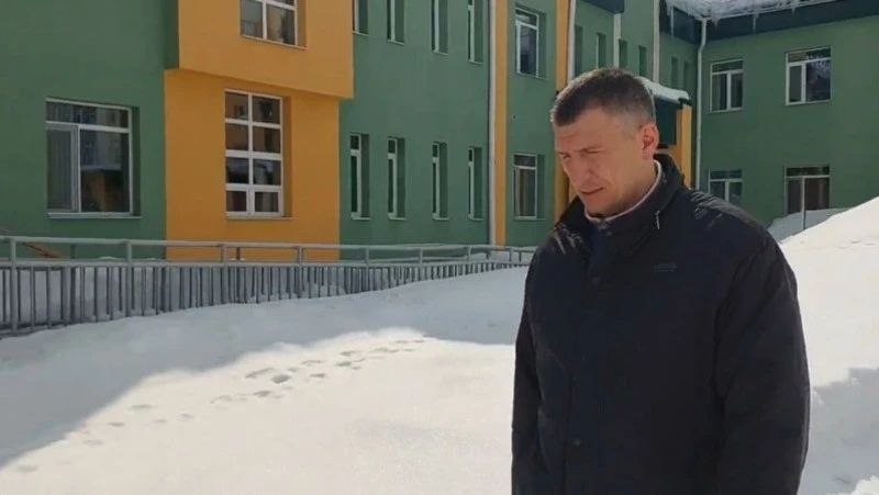 Сахалинский министр строительства прибыл на место ЧП в школе села Кировское