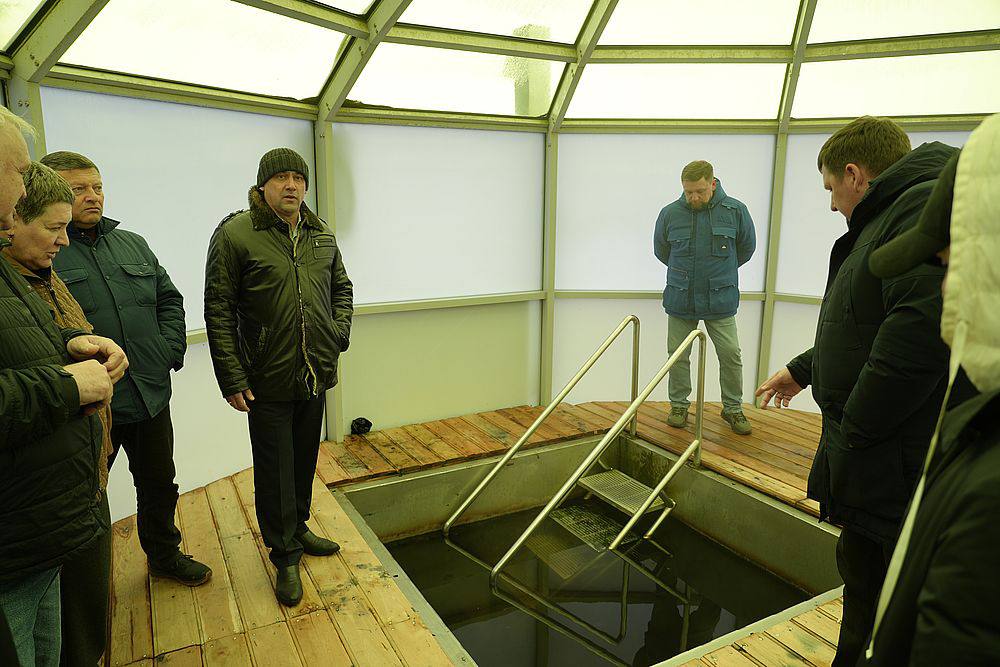 В ходе рабочей поездки в Ногликский округ парламентарии осмотрели стадион, хоккейный корт, посетили музей и Дагинские термальные источники В ходе рабочей поездки в Ногликский округ парламентарии осмотрели стадион, хоккейный корт, посетили музей и Дагинские термальные источники