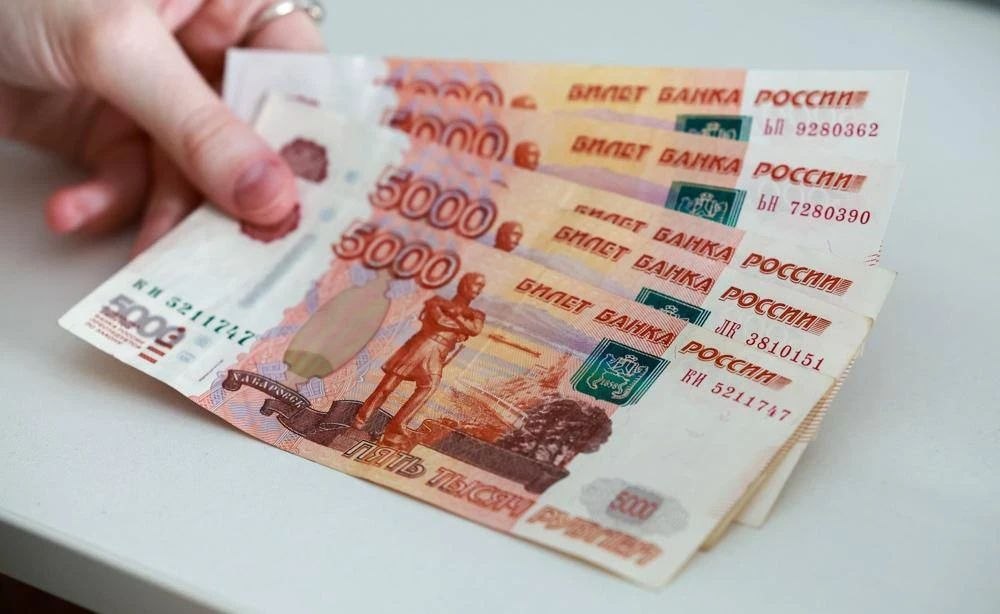 У российских сварщиков и руководителей IT-проектов больше всего выросли зарплаты в 2026 году