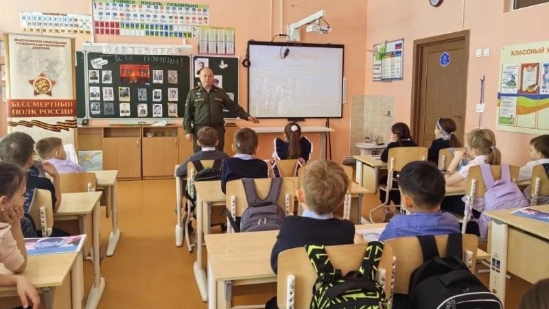 Руководитель регштаба «Бессмертный полк» Фугенфиров провел урок мужества для сахалинских школьников