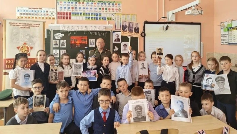 Руководитель регштаба «Бессмертный полк» Фугенфиров провел урок мужества для сахалинских школьников Руководитель регштаба «Бессмертный полк» Фугенфиров провел урок мужества для сахалинских школьников