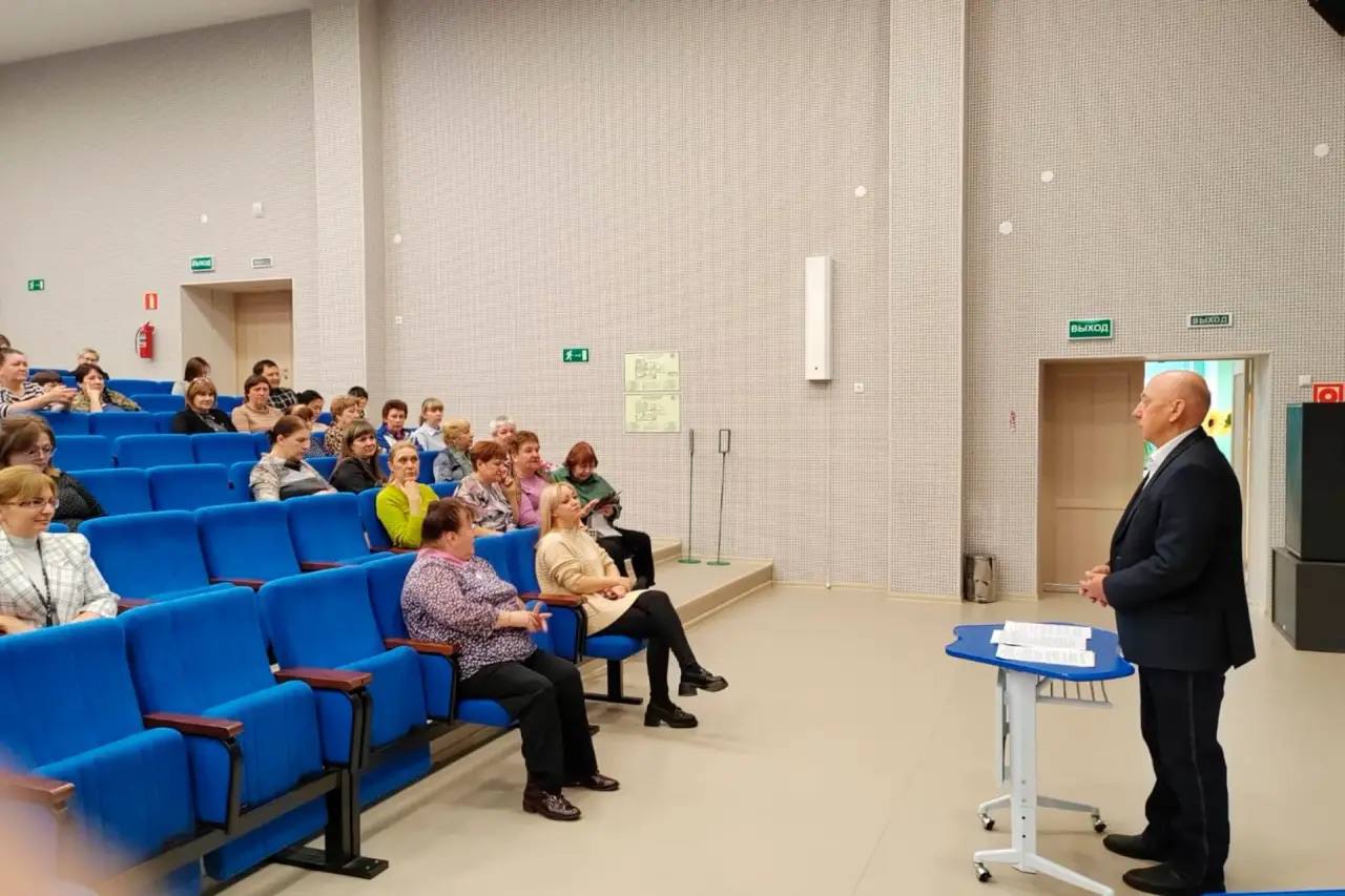 Александр Болотников с рабочей поездкой посетил Смирныховский район Александр Болотников с рабочей поездкой посетил Смирныховский район