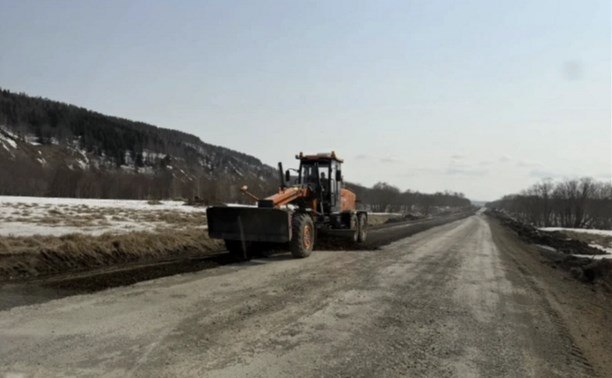 В южных районах Сахалина устранят 3330 дорожных дефектов