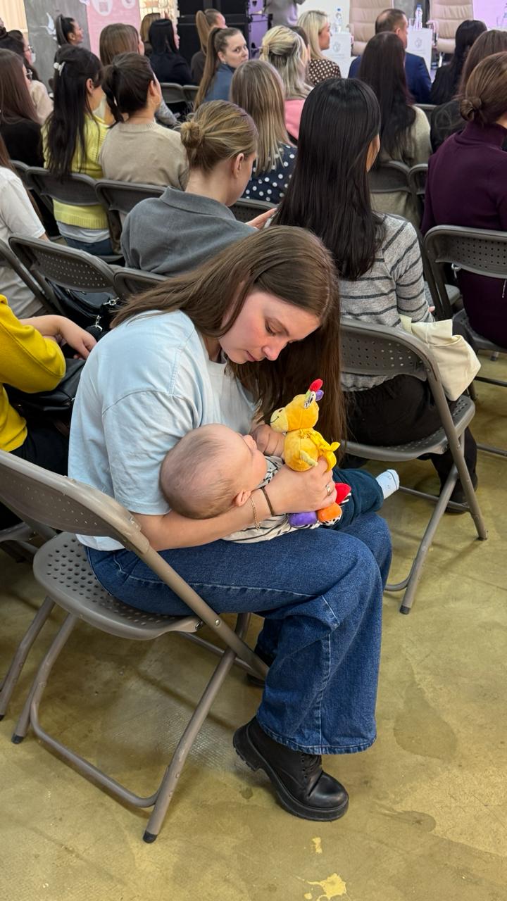 Сегодня, во Всероссийский день беременных, в южно-сахалинской арт-резиденции «Маяк» прошёл праздник в рамках регионального проекта «Счастливое материнство» Сегодня, во Всероссийский день беременных, в южно-сахалинской арт-резиденции «Маяк» прошёл праздник в рамках регионального проекта «Счастливое материнство»