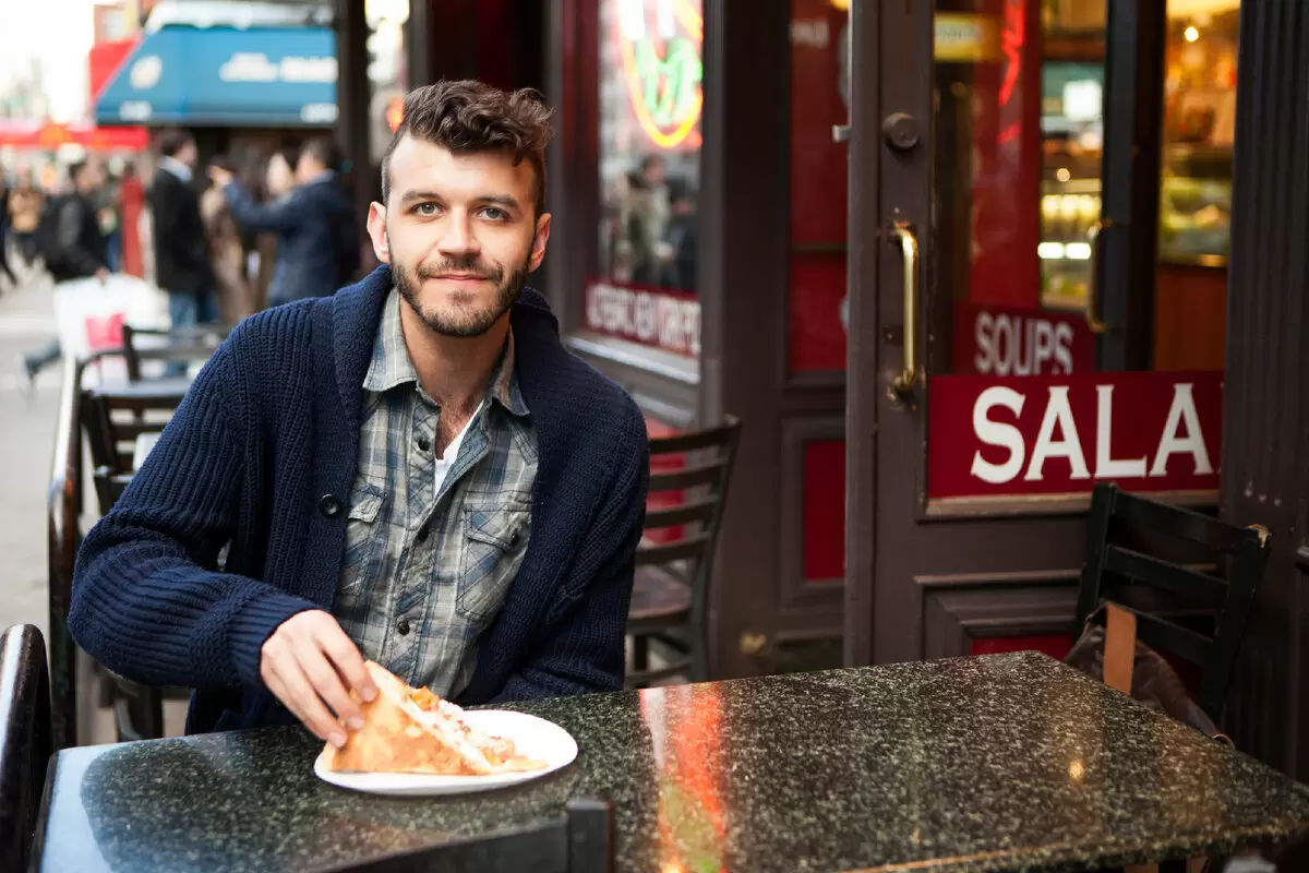 Как один недовольный клиент хотел открыть кафе в 5 утра за 2000 рублей