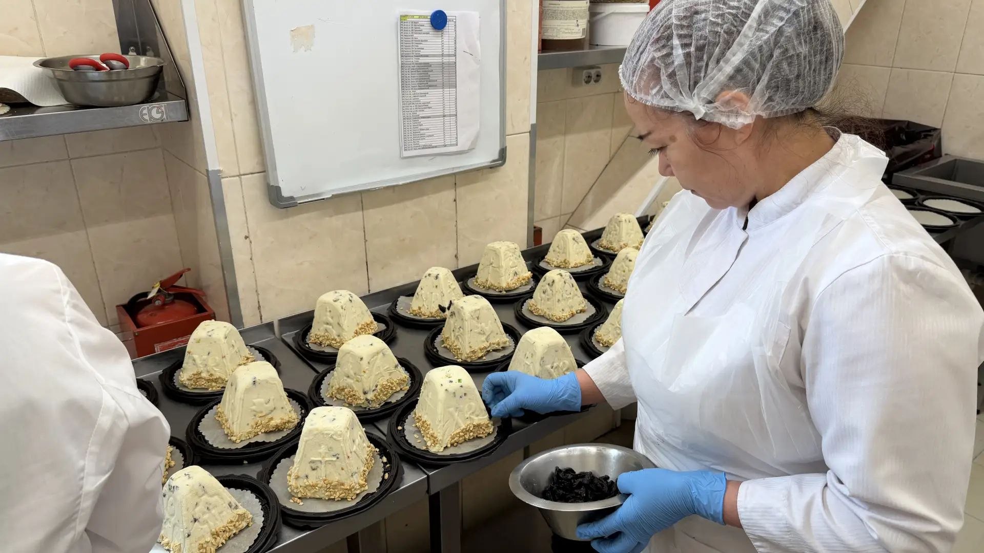 Четверг, пятница, и часть субботы на Страстной неделе станут самыми напряжёнными днями для островных кондитеров Четверг, пятница, и часть субботы на Страстной неделе станут самыми напряжёнными днями для островных кондитеров