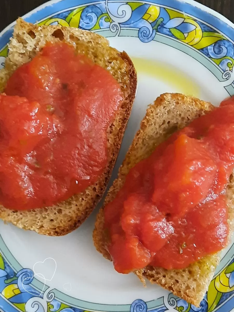 Пошаговый рецепт итальянских помидоров с базиликом, который согреет зимой