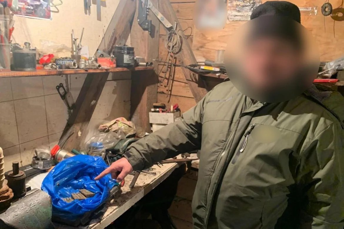 Мужчина, хранивший в гараже арсенал времён Второй мировой войны, пойдёт под суд в Северо-Курильске Мужчина, хранивший в гараже арсенал времён Второй мировой войны, пойдёт под суд в Северо-Курильске