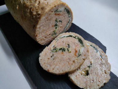 Куриный рулет с яйцом и шпинатом: здоровая альтернатива колбасе