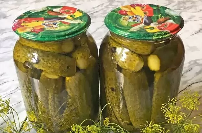Как замариновать огурцы на зиму: секреты хрустящих закусок