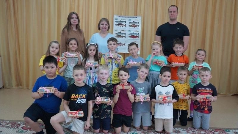 Детсадовцы в Корсакове изучают лососевых рыб вместе с учеными СахНИРО