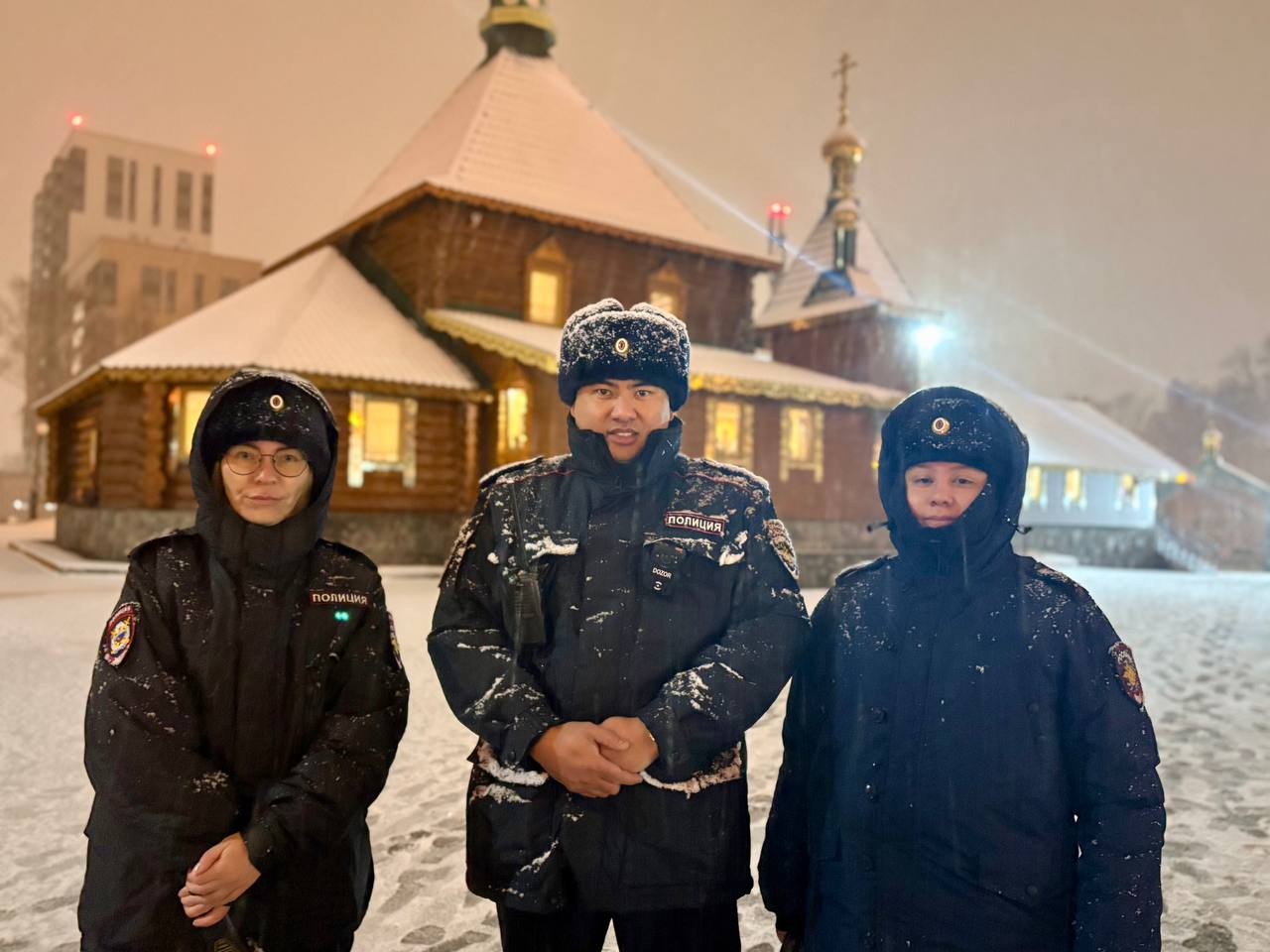 Сотрудники Сахалинской полиции обеспечили охрану общественного порядка во время празднования Пасхи Сотрудники Сахалинской полиции обеспечили охрану общественного порядка во время празднования Пасхи